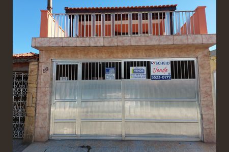 Casa à venda com 225m², 4 quartos e 2 vagas Casa à venda com 225m², 4 quartos e 2 vagasFachada + Placa