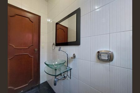 Casa à venda com 225m², 4 quartos e 2 vagas Casa à venda com 225m², 4 quartos e 2 vagasLavabo