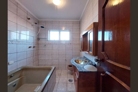 Casa à venda com 225m², 4 quartos e 2 vagas Casa à venda com 225m², 4 quartos e 2 vagasBanheiro 1