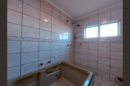 Casa à venda com 225m², 4 quartos e 2 vagas Casa à venda com 225m², 4 quartos e 2 vagasBanheiro 1