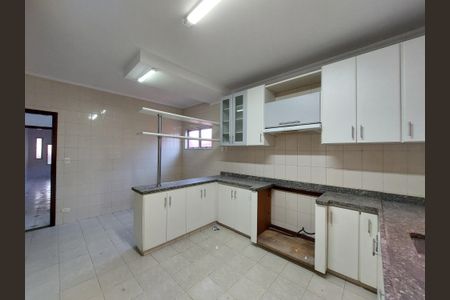 Casa à venda com 225m², 4 quartos e 2 vagas Casa à venda com 225m², 4 quartos e 2 vagasCozinha