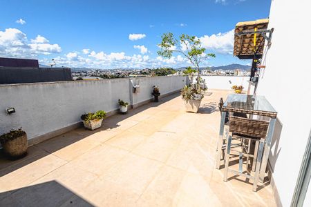 Apartamento à venda com 350m², 5 quartos e 2 vagas Apartamento à venda com 350m², 5 quartos e 2 vagasTerraço