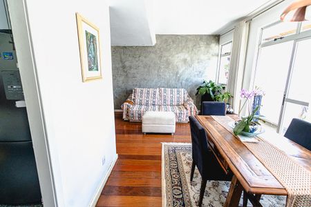 Apartamento à venda com 350m², 5 quartos e 2 vagas Apartamento à venda com 350m², 5 quartos e 2 vagasSala