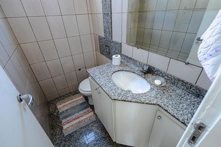 Apartamento à venda com 350m², 5 quartos e 2 vagas Apartamento à venda com 350m², 5 quartos e 2 vagasBanheiro 4