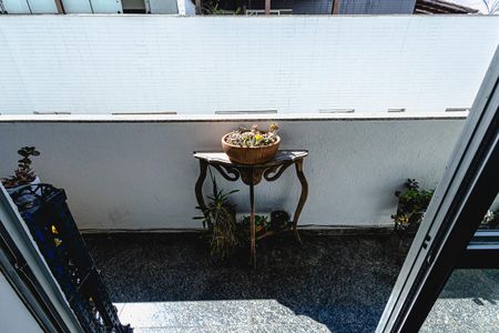 Apartamento à venda com 350m², 5 quartos e 2 vagas Apartamento à venda com 350m², 5 quartos e 2 vagasVaranda da Sala