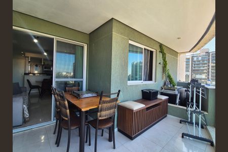 Apartamento à venda com 95m², 3 quartos e 2 vagas Apartamento à venda com 95m², 3 quartos e 2 vagasVaranda