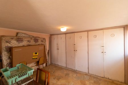 Casa à venda com 237m², 3 quartos e 4 vagasQuarto de Serviço