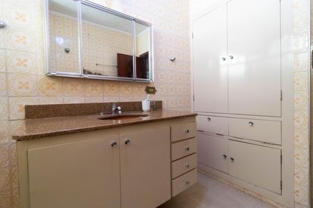 Casa à venda com 237m², 3 quartos e 4 vagasBanheiro