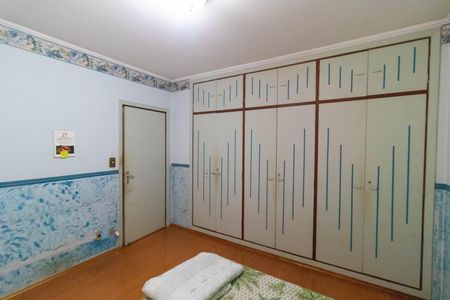 Casa à venda com 237m², 3 quartos e 4 vagasQuarto 2