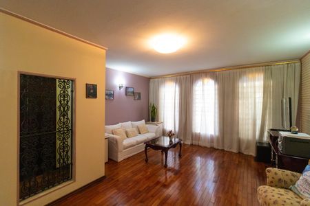 Casa à venda com 237m², 3 quartos e 4 vagasSala