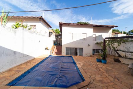 Casa à venda com 237m², 3 quartos e 4 vagasQuintal