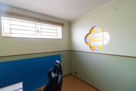 Casa à venda com 237m², 3 quartos e 4 vagasEscritório