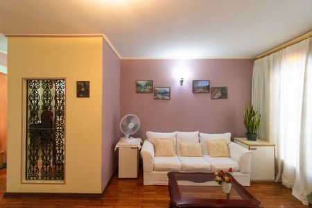 Casa à venda com 237m², 3 quartos e 4 vagasSala