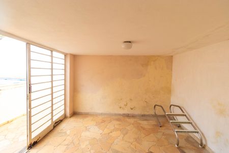 Casa à venda com 237m², 3 quartos e 4 vagasPorão