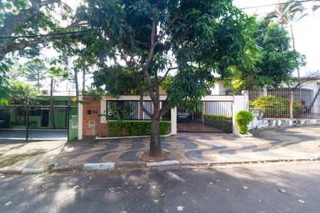 Casa à venda com 237m², 3 quartos e 4 vagasFachada