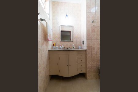 Casa à venda com 237m², 3 quartos e 4 vagasBanheiro da Suíte