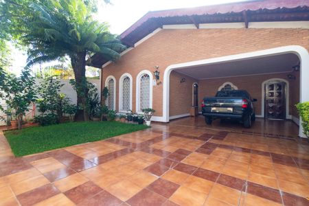 Casa à venda com 237m², 3 quartos e 4 vagasGaragem