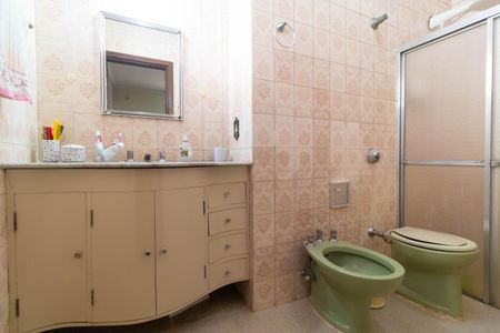 Casa à venda com 237m², 3 quartos e 4 vagasBanheiro da Suíte