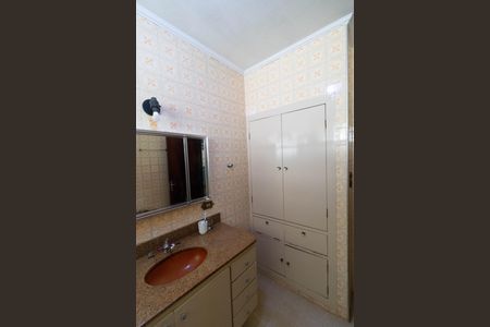 Casa à venda com 237m², 3 quartos e 4 vagasBanheiro