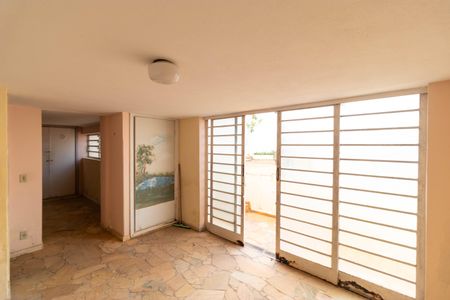 Casa à venda com 237m², 3 quartos e 4 vagasPorão