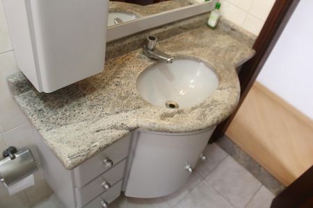 Casa à venda com 216m², 3 quartos e 4 vagasBanheiro Social