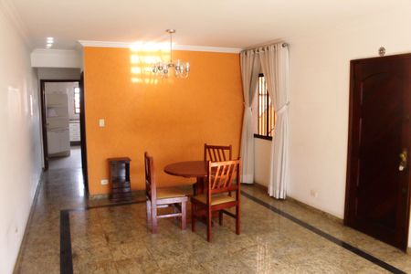 Casa à venda com 216m², 3 quartos e 4 vagasSala