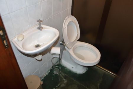 Casa à venda com 216m², 3 quartos e 4 vagasBanheiro de serviço