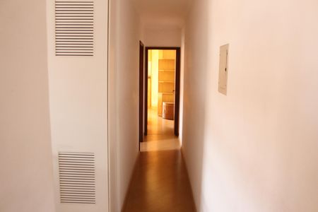 Casa à venda com 216m², 3 quartos e 4 vagasCorredor