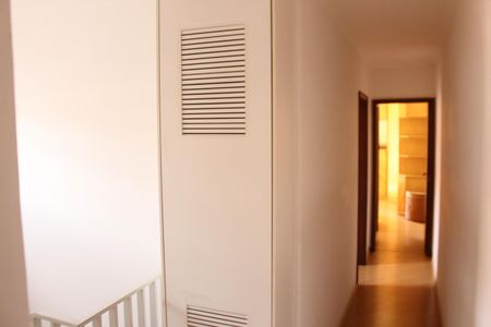 Casa à venda com 216m², 3 quartos e 4 vagasCorredor