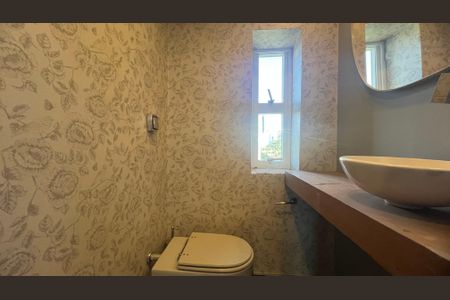 Apartamento à venda com 279m², 4 quartos e 4 vagas Apartamento à venda com 279m², 4 quartos e 4 vagasLavabo