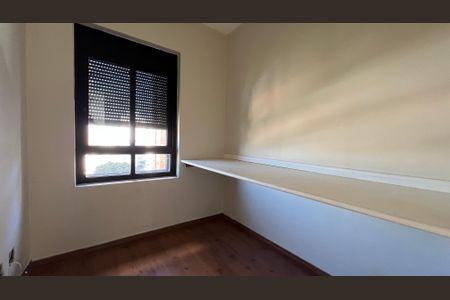 Apartamento à venda com 279m², 4 quartos e 4 vagas Apartamento à venda com 279m², 4 quartos e 4 vagasQuarto de Serviço