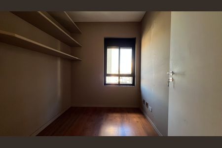 Apartamento à venda com 279m², 4 quartos e 4 vagas Apartamento à venda com 279m², 4 quartos e 4 vagasQuarto de Serviço