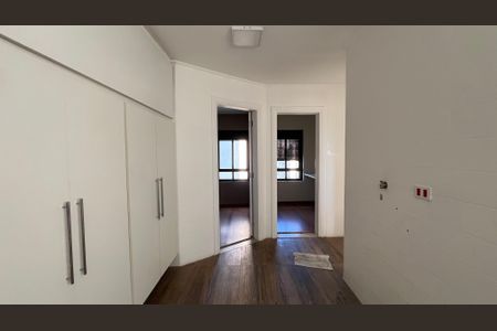 Apartamento à venda com 279m², 4 quartos e 4 vagas Apartamento à venda com 279m², 4 quartos e 4 vagasÁrea de Serviço