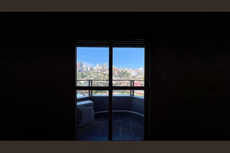 Apartamento à venda com 279m², 4 quartos e 4 vagas Apartamento à venda com 279m², 4 quartos e 4 vagasSacada da suite 3
