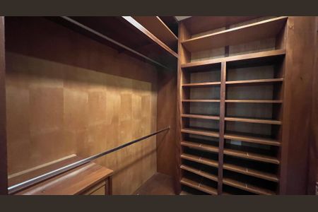 Apartamento à venda com 279m², 4 quartos e 4 vagas Apartamento à venda com 279m², 4 quartos e 4 vagasCloset da suíte 3