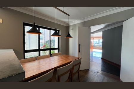 Apartamento à venda com 279m², 4 quartos e 4 vagas Apartamento à venda com 279m², 4 quartos e 4 vagasCopa