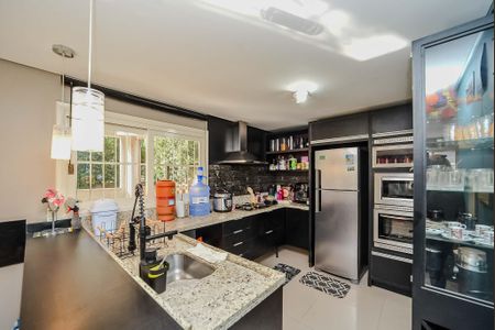 Casa à venda com 240m², 3 quartos e 2 vagas Casa à venda com 240m², 3 quartos e 2 vagasCozinha