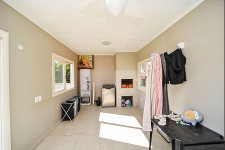 Casa à venda com 240m², 3 quartos e 2 vagas Casa à venda com 240m², 3 quartos e 2 vagasÁrea de Serviço/Cobertura