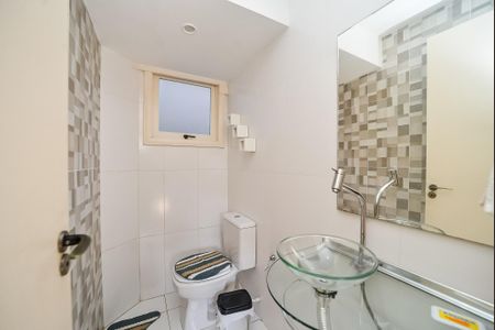 Casa à venda com 240m², 3 quartos e 2 vagas Casa à venda com 240m², 3 quartos e 2 vagasLavabo