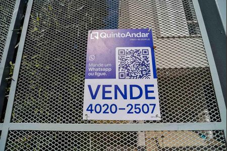 Casa à venda com 240m², 3 quartos e 2 vagas Casa à venda com 240m², 3 quartos e 2 vagasPlaquinha