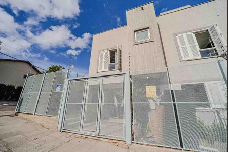 Casa à venda com 240m², 3 quartos e 2 vagas Casa à venda com 240m², 3 quartos e 2 vagasFachada