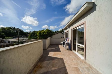 Casa à venda com 240m², 3 quartos e 2 vagas Casa à venda com 240m², 3 quartos e 2 vagasTerraço