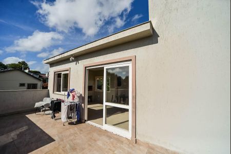 Casa à venda com 240m², 3 quartos e 2 vagas Casa à venda com 240m², 3 quartos e 2 vagasTerraço