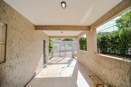 Casa à venda com 240m², 3 quartos e 2 vagas Casa à venda com 240m², 3 quartos e 2 vagasGaragem