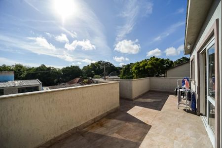 Casa à venda com 240m², 3 quartos e 2 vagas Casa à venda com 240m², 3 quartos e 2 vagasTerraço