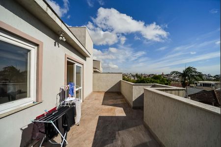 Casa à venda com 240m², 3 quartos e 2 vagas Casa à venda com 240m², 3 quartos e 2 vagasTerraço