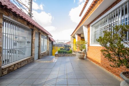 Casa à venda com 258m², 3 quartos e 4 vagas Casa à venda com 258m², 3 quartos e 4 vagasQuintal