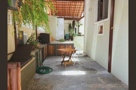 Casa de condomínio à venda com 126m², 5 quartos e 3 vagas