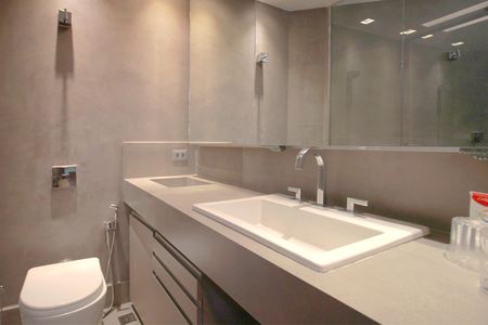 Apartamento à venda com 275m², 4 quartos e 3 vagasBanheiro da Suíte 2