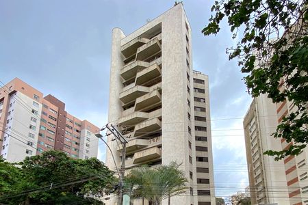 Apartamento à venda com 275m², 4 quartos e 3 vagas Apartamento à venda com 275m², 4 quartos e 3 vagasFachada